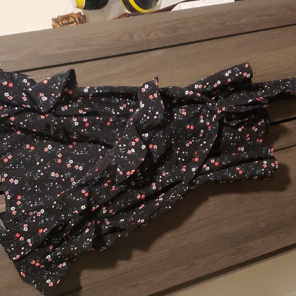 🍁New boutique flutter sleeve faux wrap top - Picture 6 of 13